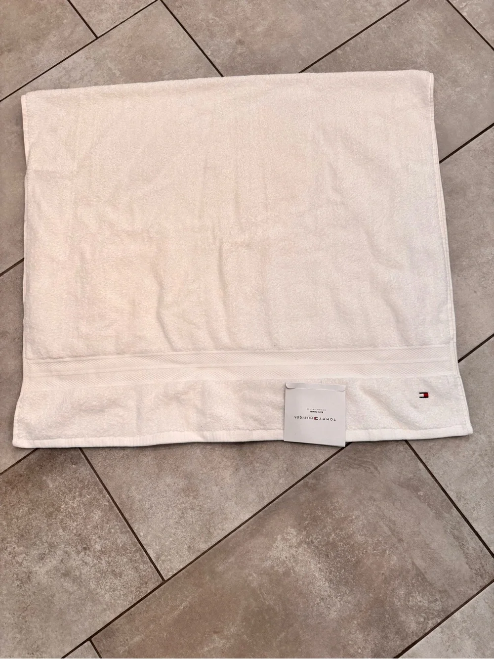 Tommy Hilfiger White Bath Towel with Signature Flag 30 X 50
